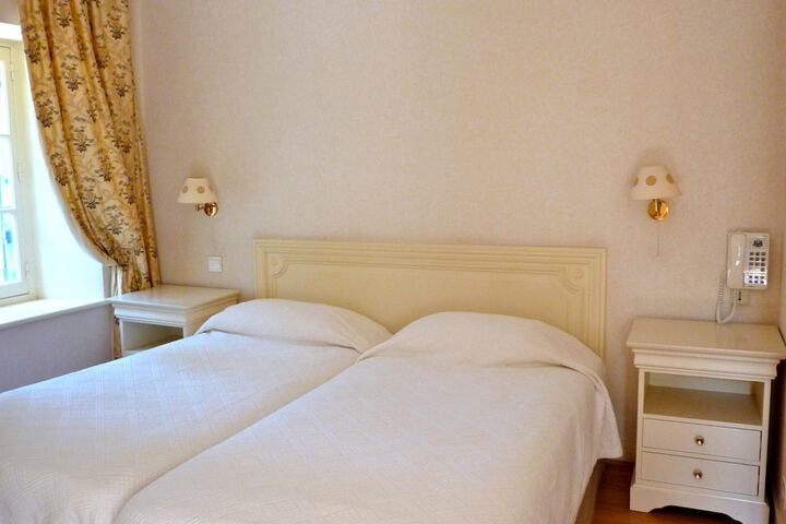 Room 17 of 35