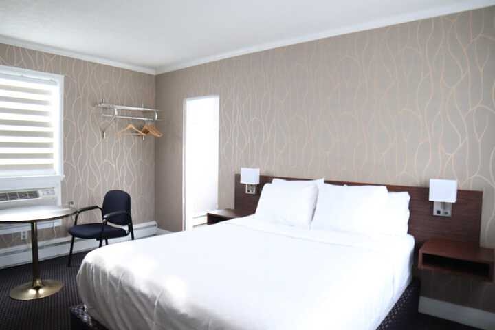 Room 17 of 29