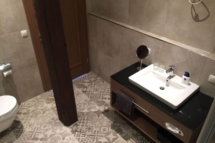 Room 55 of 102