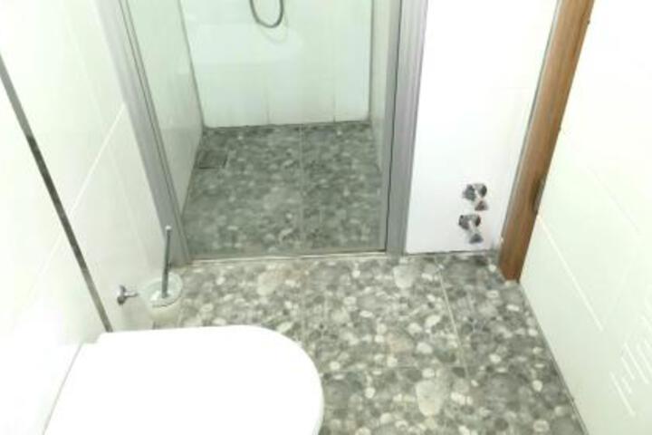 Room 153 of 190