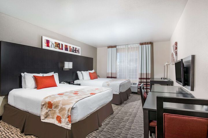 2 Queen Beds Deluxe Room (9 of 9)
