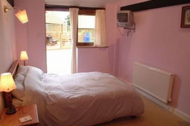 Room 4 of 9