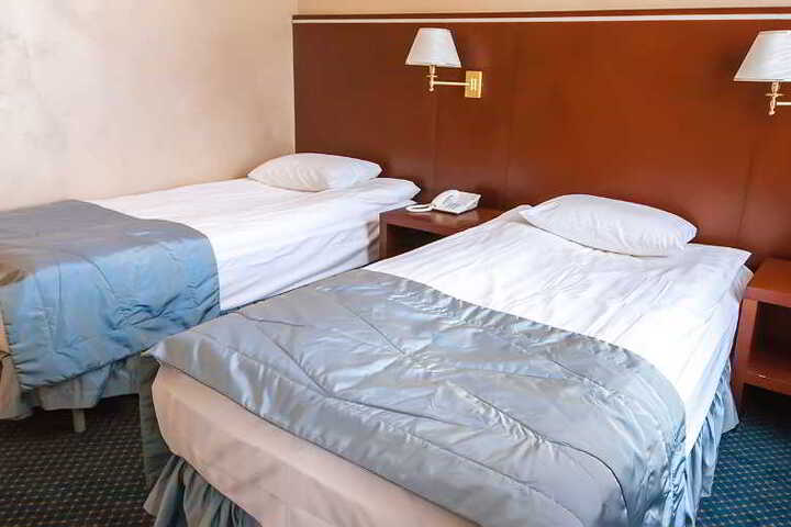 Room 2 of 10