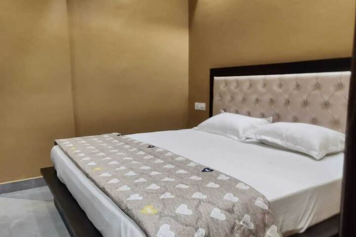 Room 12 of 23