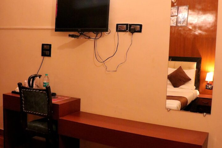 Room 7 of 13