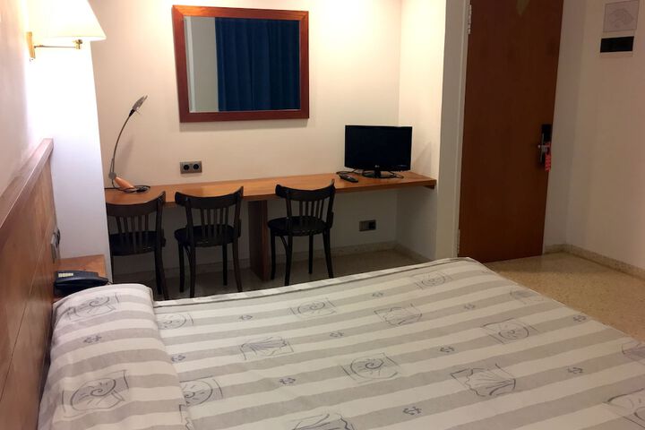 Room 8 of 50