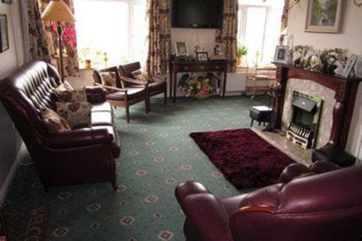 Lounge 13 of 18