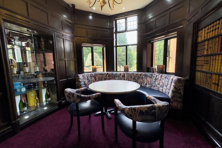 Lounge 78 of 102