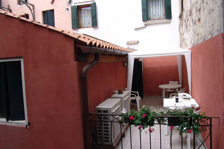 CASA COSMO LODGING HOUSE