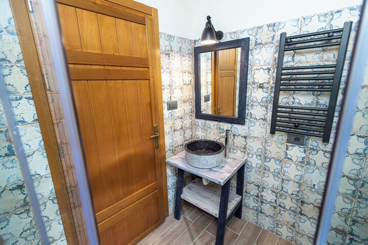 Room 46 of 86