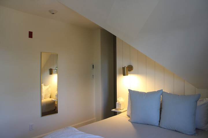 Room 8 of 51
