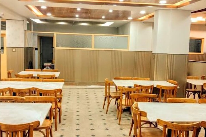 Dining 6 of 9