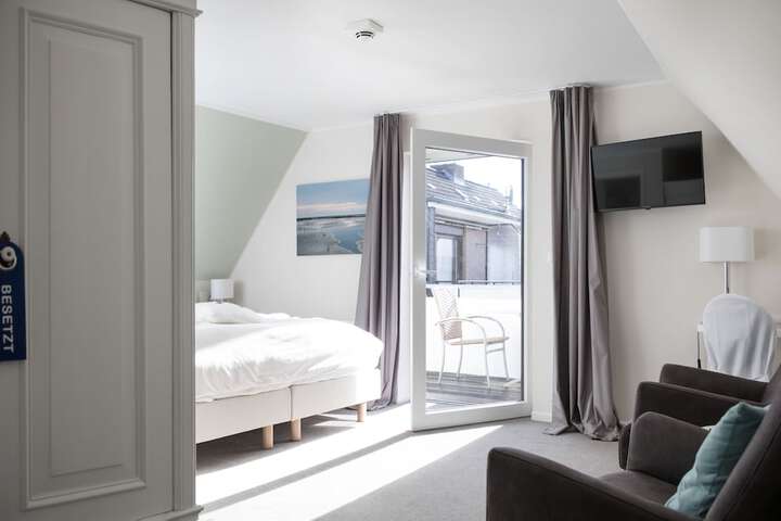 Room 2 of 23