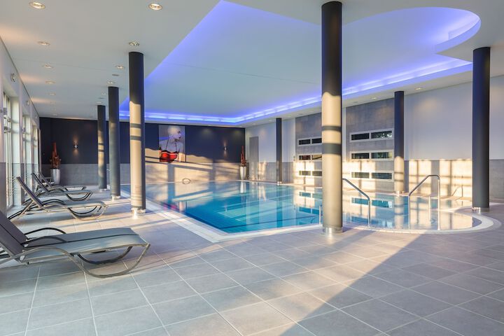 Pool Hotel
