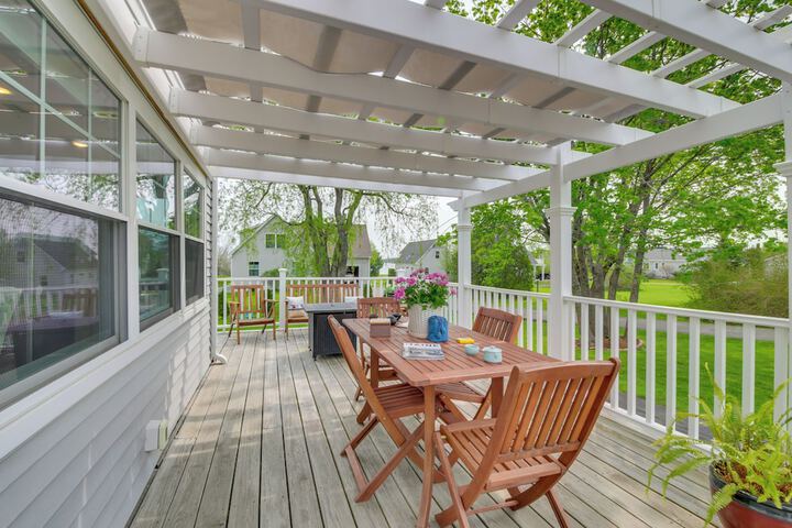 Rockland Home w / Deck 5 Mins to Historic Downtown!