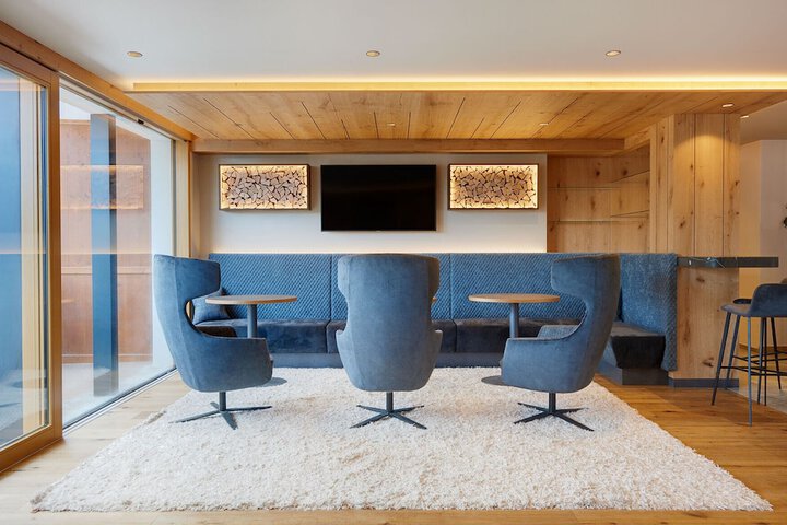 Lounge 46 of 58