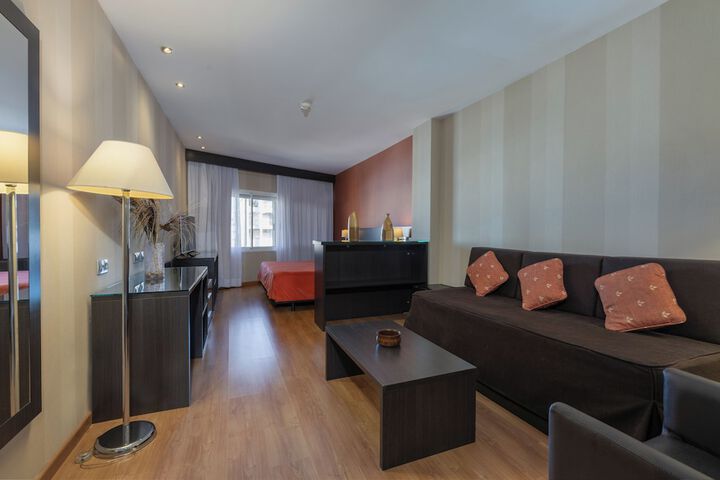 Room 3 of 65