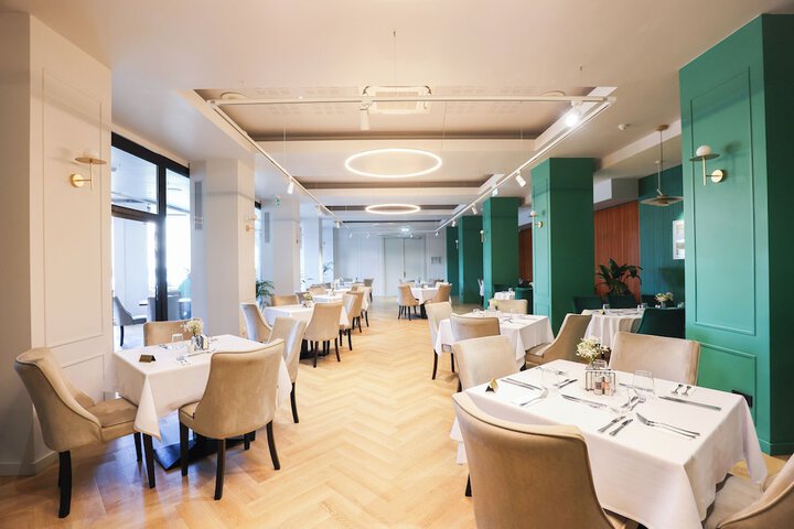 Dining 90 of 93