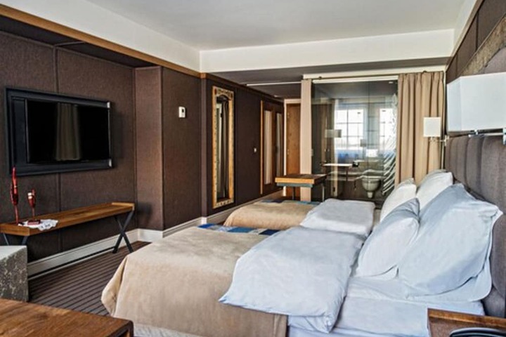 Room 17 of 46