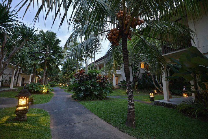 Hotel Exterior 103 of 109