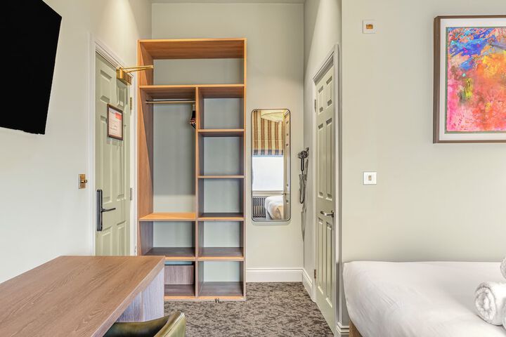 Room 22 of 57