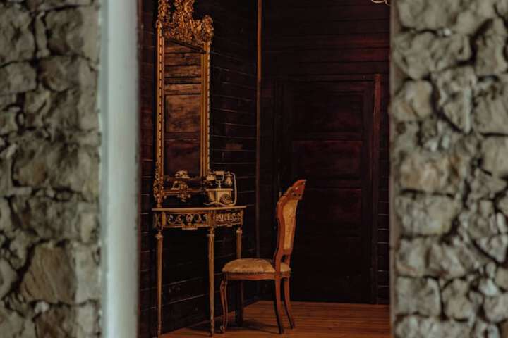 Room 4 of 34
