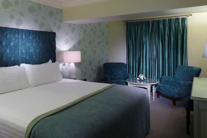 Room 7 of 33