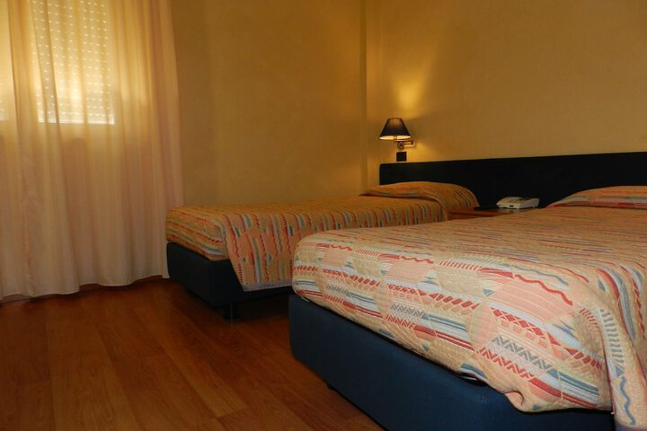 Room 11 of 33