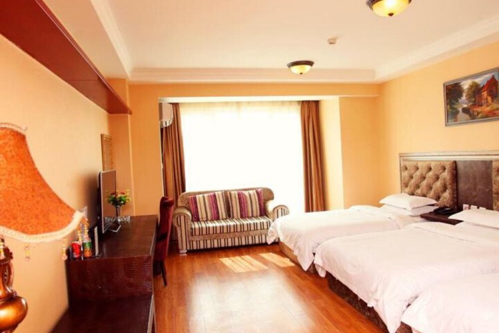 Room 10 of 25