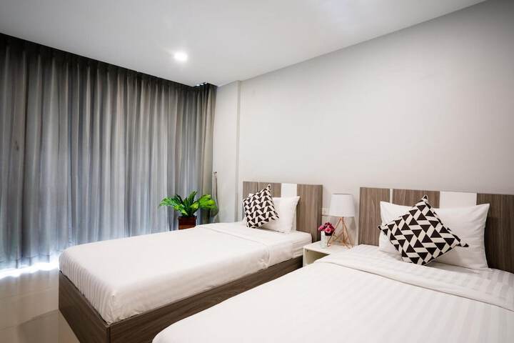 Room 8 of 32