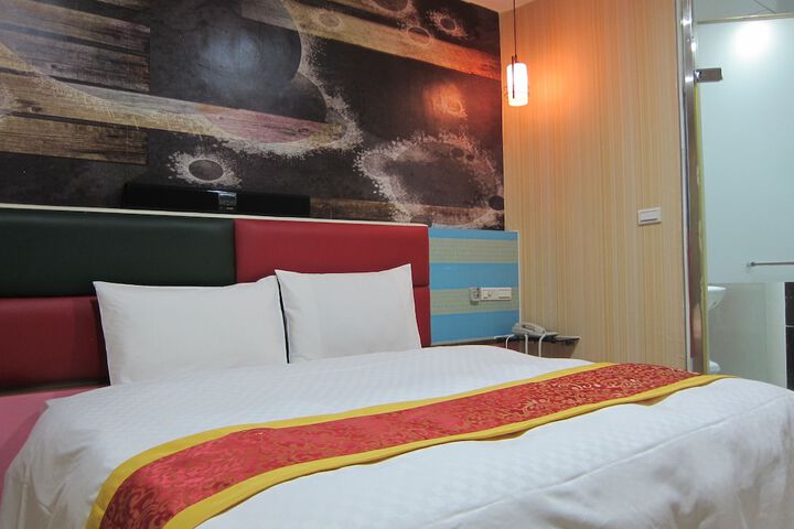 Room 17 of 39