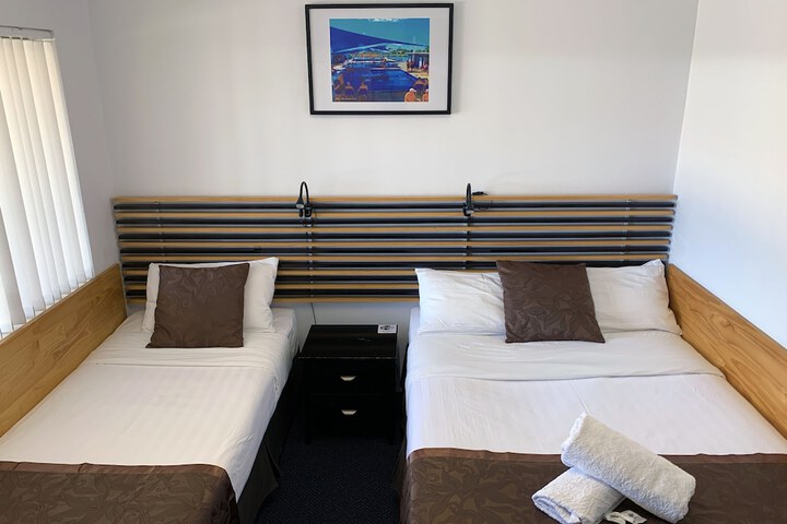Room 17 of 32