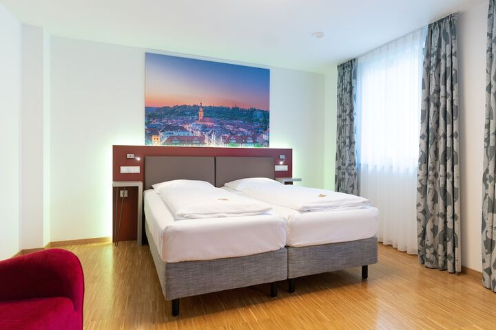 Room 8 of 33