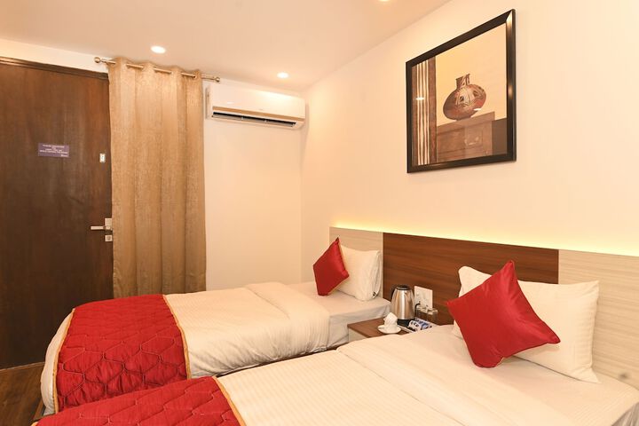Room 5 of 17