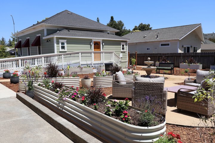 Hotel Exterior 83 of 86