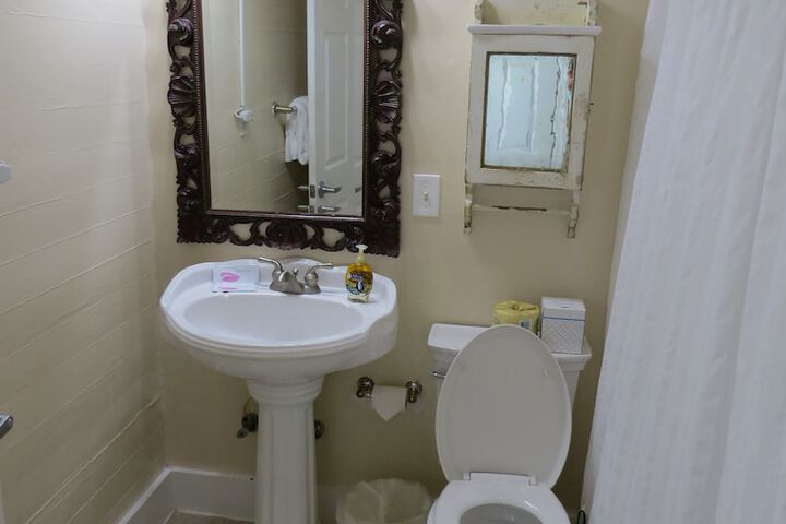 Room 150 of 171