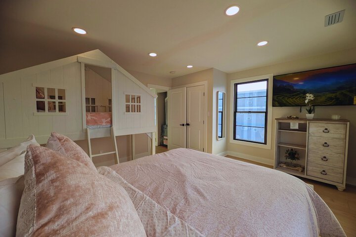Room 42 of 153