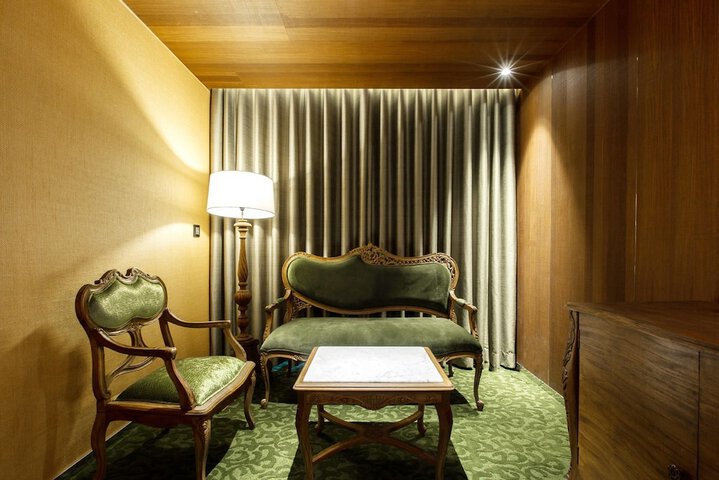 Room 35 of 80