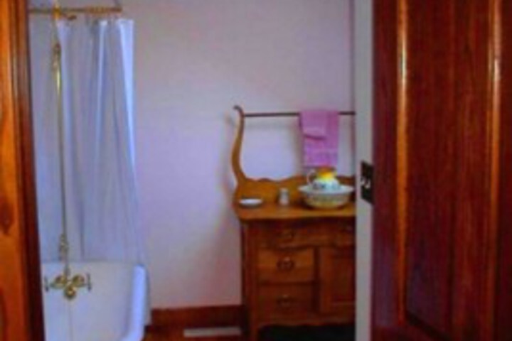Room 9 of 32