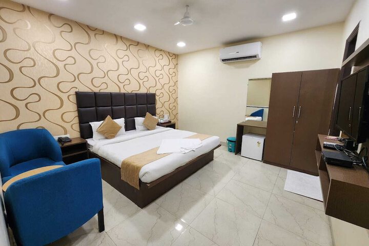 Room 18 of 28