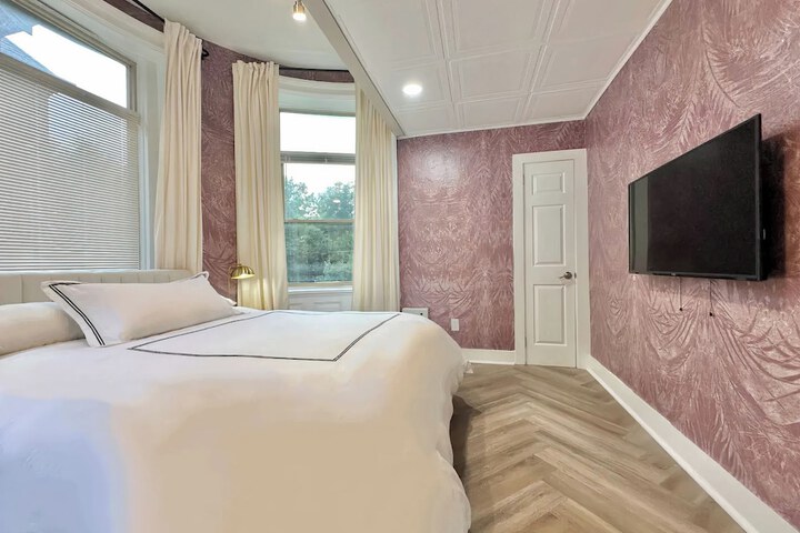 Room 3 of 75