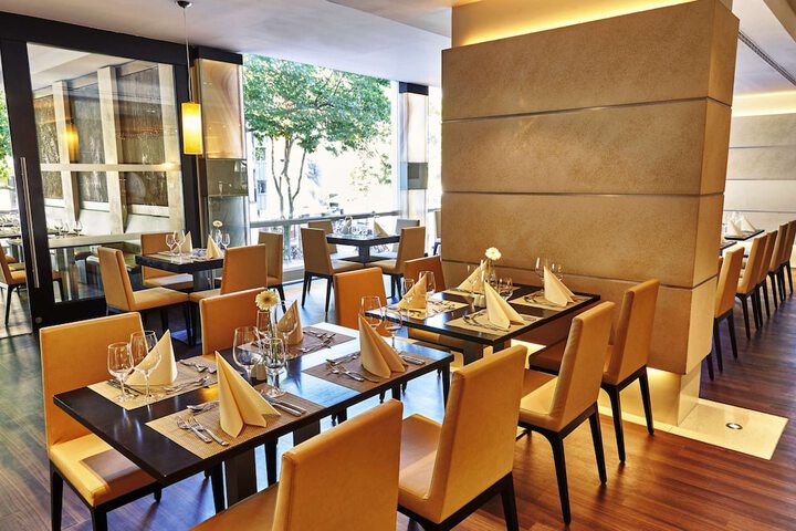 Dining 37 of 62