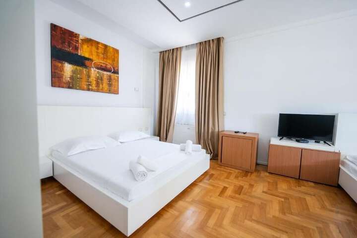 Room 16 of 30