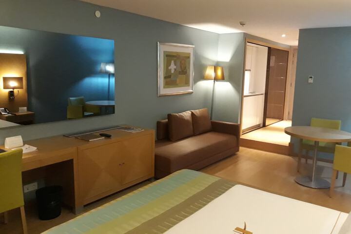Room 10 of 40