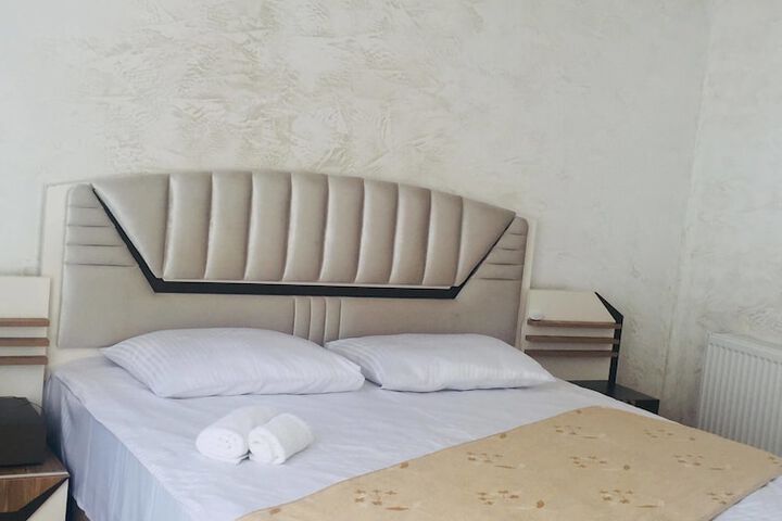 Room 9 of 35