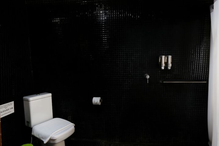 Room 37 of 69