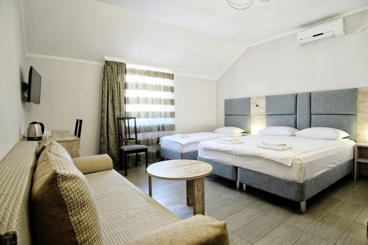 Room 10 of 44