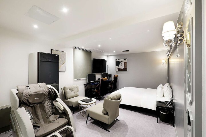 Room 15 of 50
