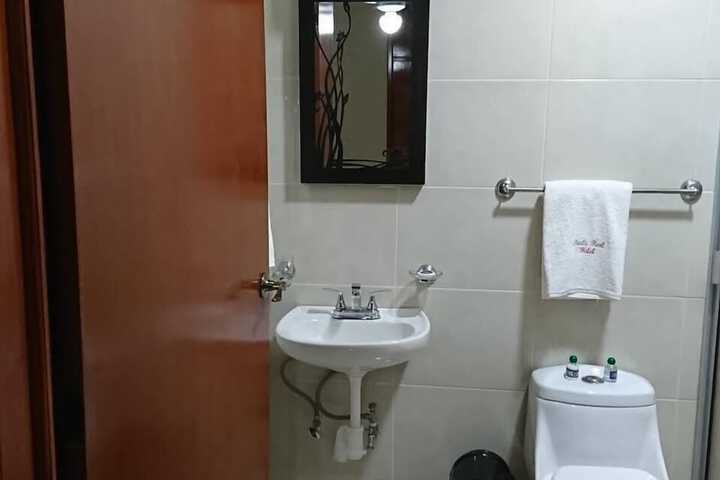 Room 13 of 18
