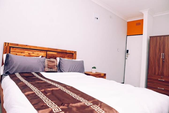 Room 10 of 16